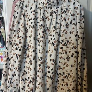 Elegant Cream and Black Patterned Skirt